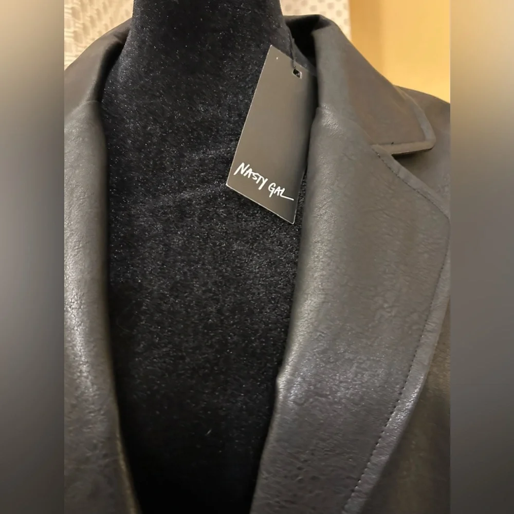 NWT. NASTY GAL Oversized Black Faux Leather Blazer - Picture 3 of 9